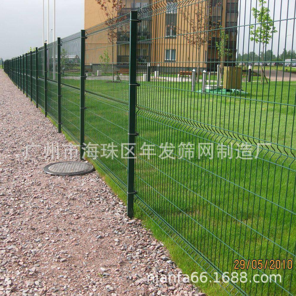 道路果园防护铁丝网围栏出口品质桃形柱护栏三道折弯机场护栏网
