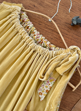 AULDCAT 2025SS 鹅黄色真丝丝绒系带连衣裙 碎花拼布长裙