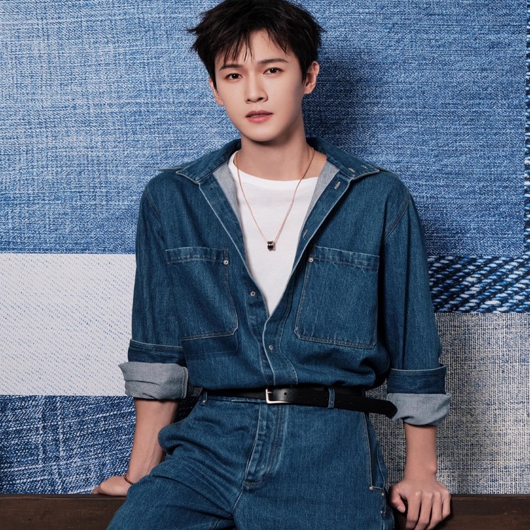 李昀锐同款深蓝衬衣水洗牛仔套装