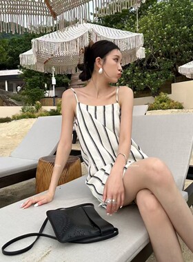 爱姐elslssl夏上新纯亚麻度假风条纹吊带连衣裙8691