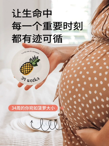 Однократная луна -Беременные женщины, фото, беременная мама фотографирует дома.