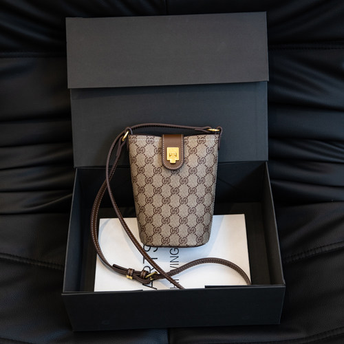 轻奢复古手机包女2026新款百搭时尚韩版竖款斜挎小包包迷你水桶包