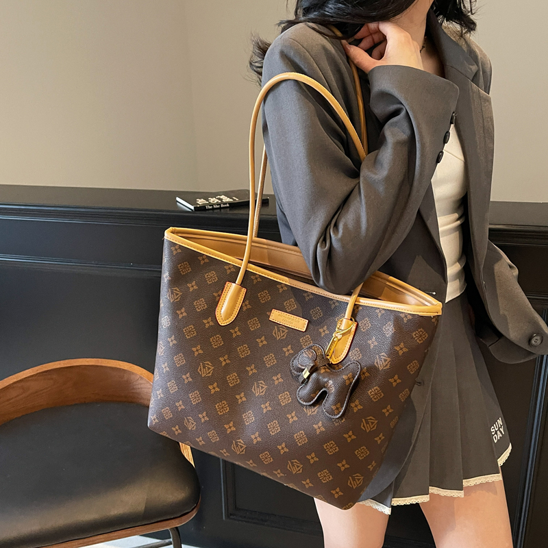 托特包女大容量2025新款复古老花腋下单肩大包高级感通勤百搭女包