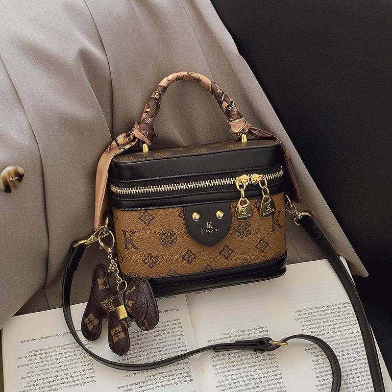 轻奢复古真皮盒子包水桶包2025新款今年流行爆款老花斜挎小包包女