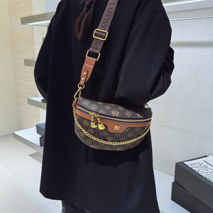 2025新款轻奢复古高级感小众超火老花腰包胸包饺子包斜挎小包包女