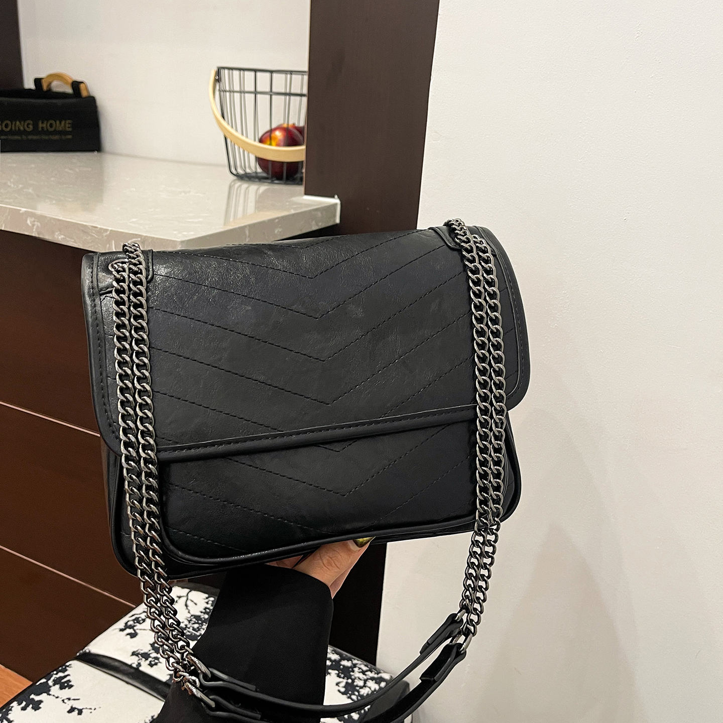 今年流行流浪包包女2025新款高级感斜挎腋下包链条邮差包单肩女包