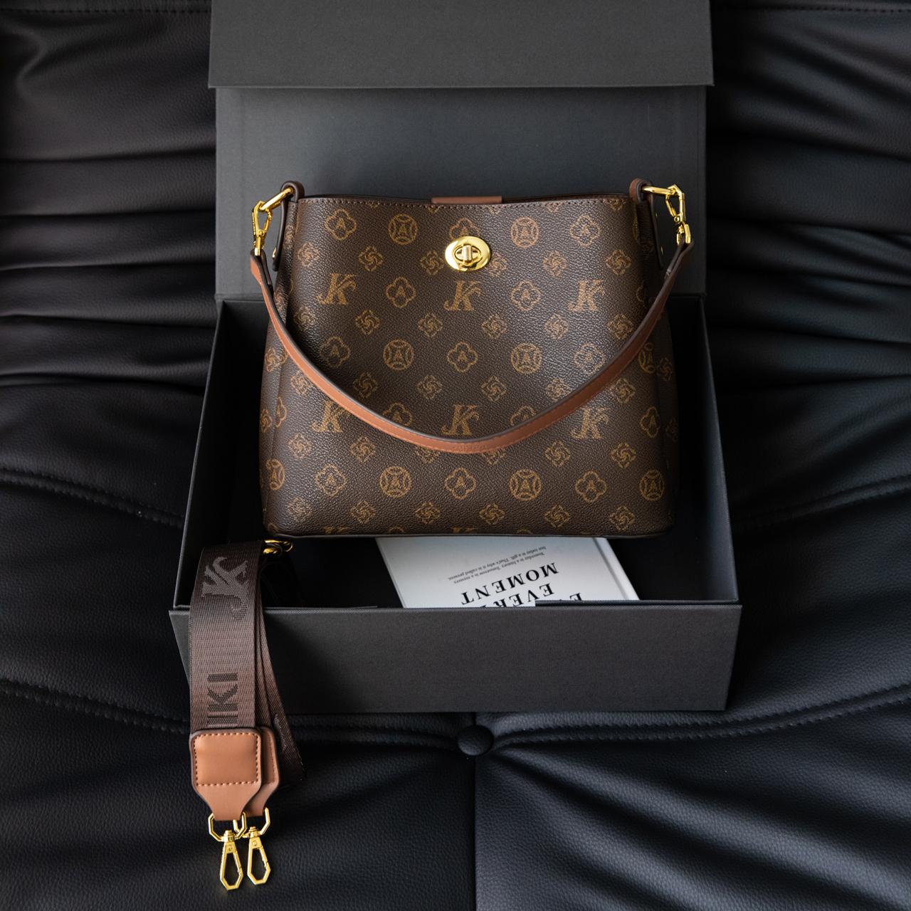 轻奢复古老花大容量水桶包