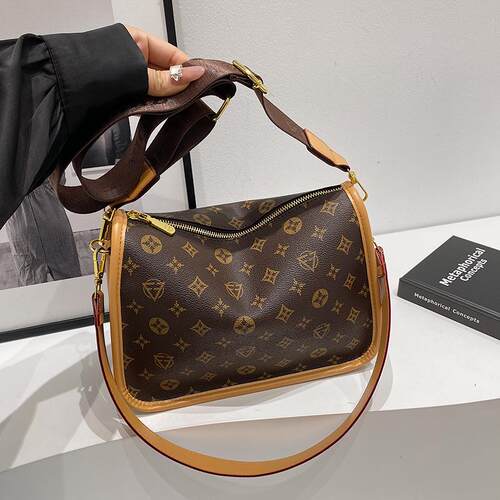 今年流行豌豆包复古印花