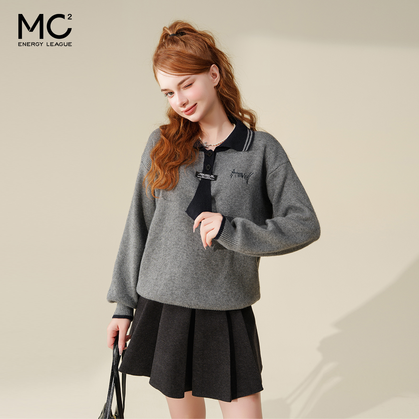 女装翻领配领带款毛衣