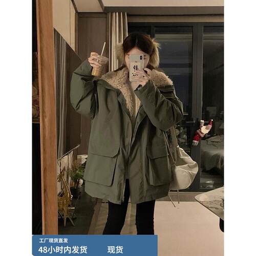 绿色派克服冲锋衣女2025冬季新款中长款羊羔戎加戎加厚拼接外套潮