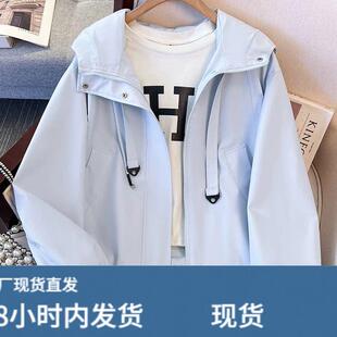 雾霾奶蓝色连帽冲锋夹克女棒球服外套2026年早春秋装新款超火上衣