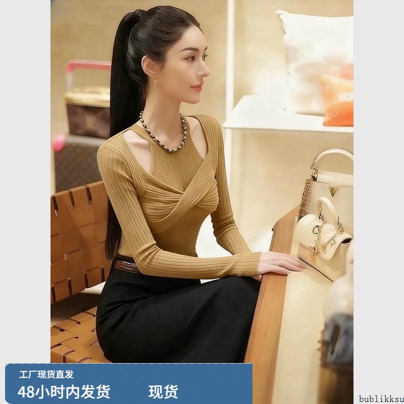 巨好看轻熟上衣女早秋氛围感超好看独特漂亮气质掐腰卡其色针织衫