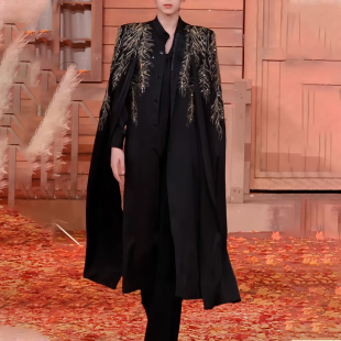 外套高定走秀款 ROKKIHU 黑色斗篷披风男重工金色羽毛刺绣立领长款
