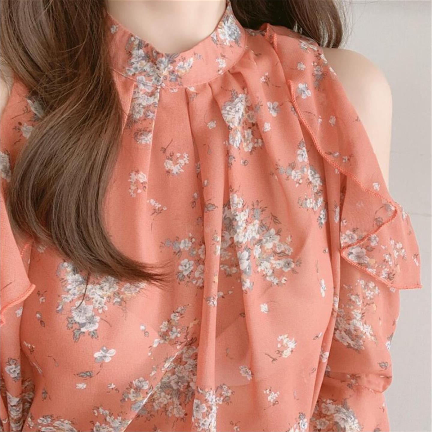 春夏季新款小碎花衬衫女设计感小众遮肚漏肩超仙女雪纺衫洋气甜美