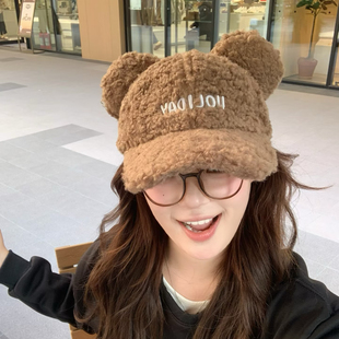 可爱棕色小熊羊羔绒鸭舌帽女秋冬季新款显脸小百搭保暖帽子棒球帽