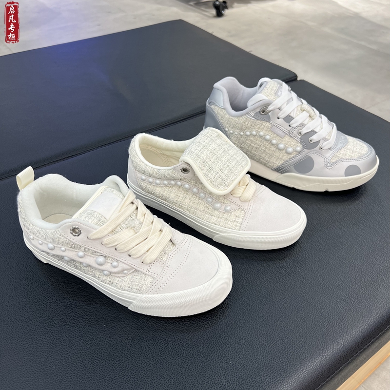 2024年春夏新款女士时尚撞色板鞋