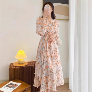 2025秋冬新款雪纺碎花连衣裙女大码气质长袖V领法式长裙春装裙子