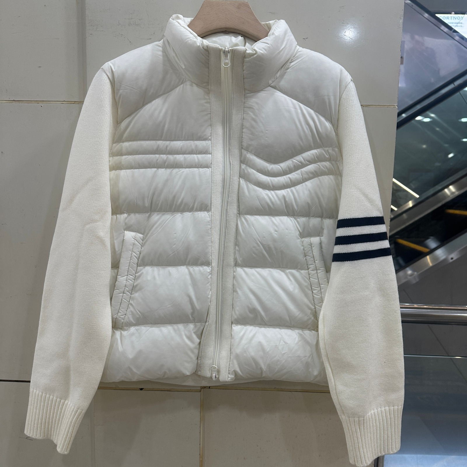 小艺欧货女装2025冬季新款时尚立领长袖拼接针织袖羽绒服外套2526