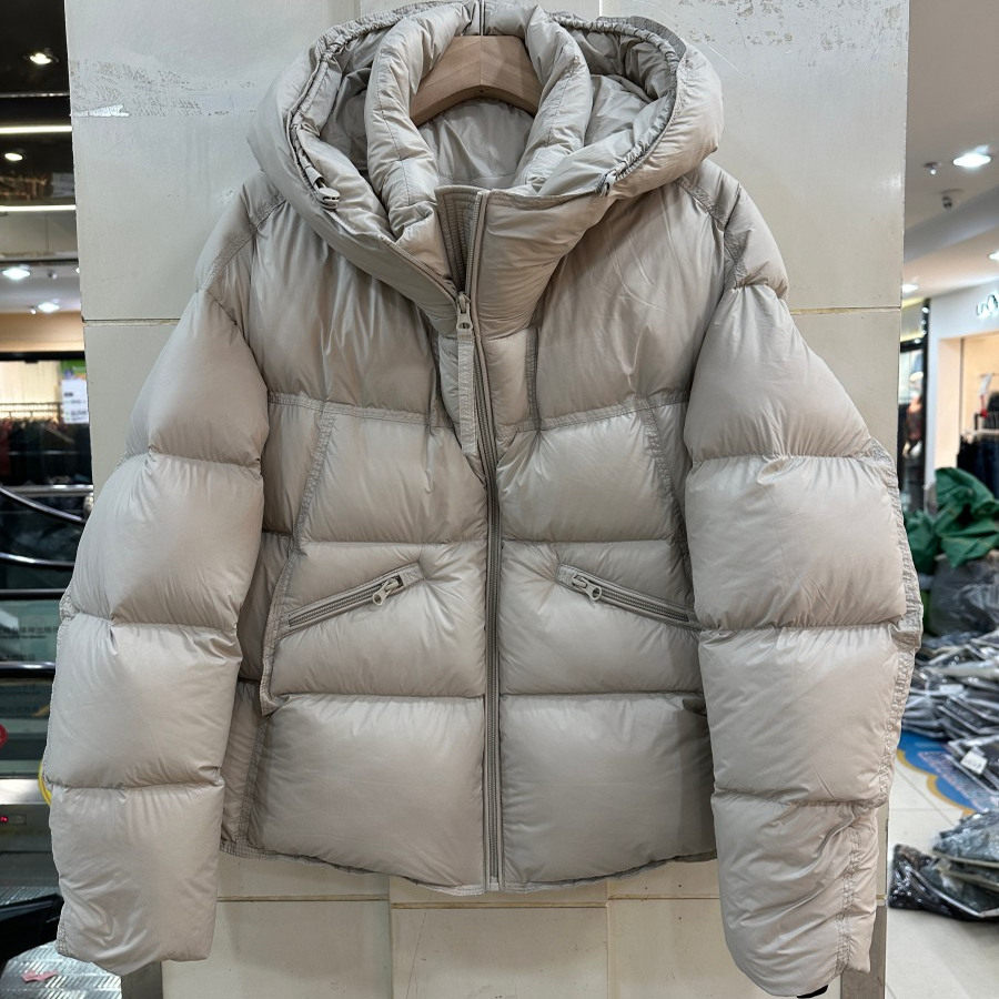 小艺欧货女装2025冬季新款连帽长袖云朵泡芙纯色百搭羽绒服8539H