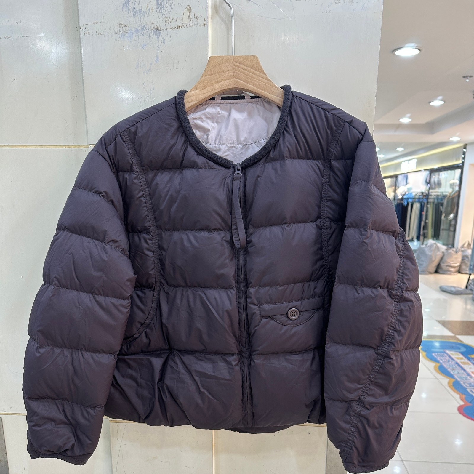 小艺欧货女装2025年冬季新款时尚圆领长袖单排扣百搭羽绒服H85608