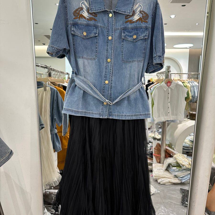 珂莱妮佧6609H 夏季2026新款女装翻领短袖刺绣牛仔外套半身裙套装