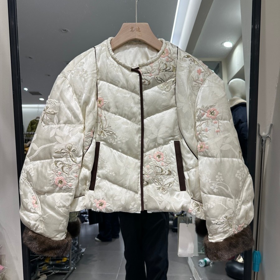 衣尚美013H小艺欧货女装2025冬季国风刺绣水貂毛袖口鹅绒皮草外套