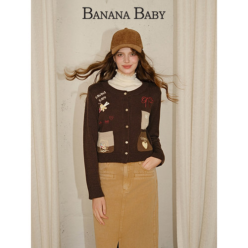 BANANA BABY2025年冬新款复古氛围感针织开衫女刺绣撞色贴袋毛衣