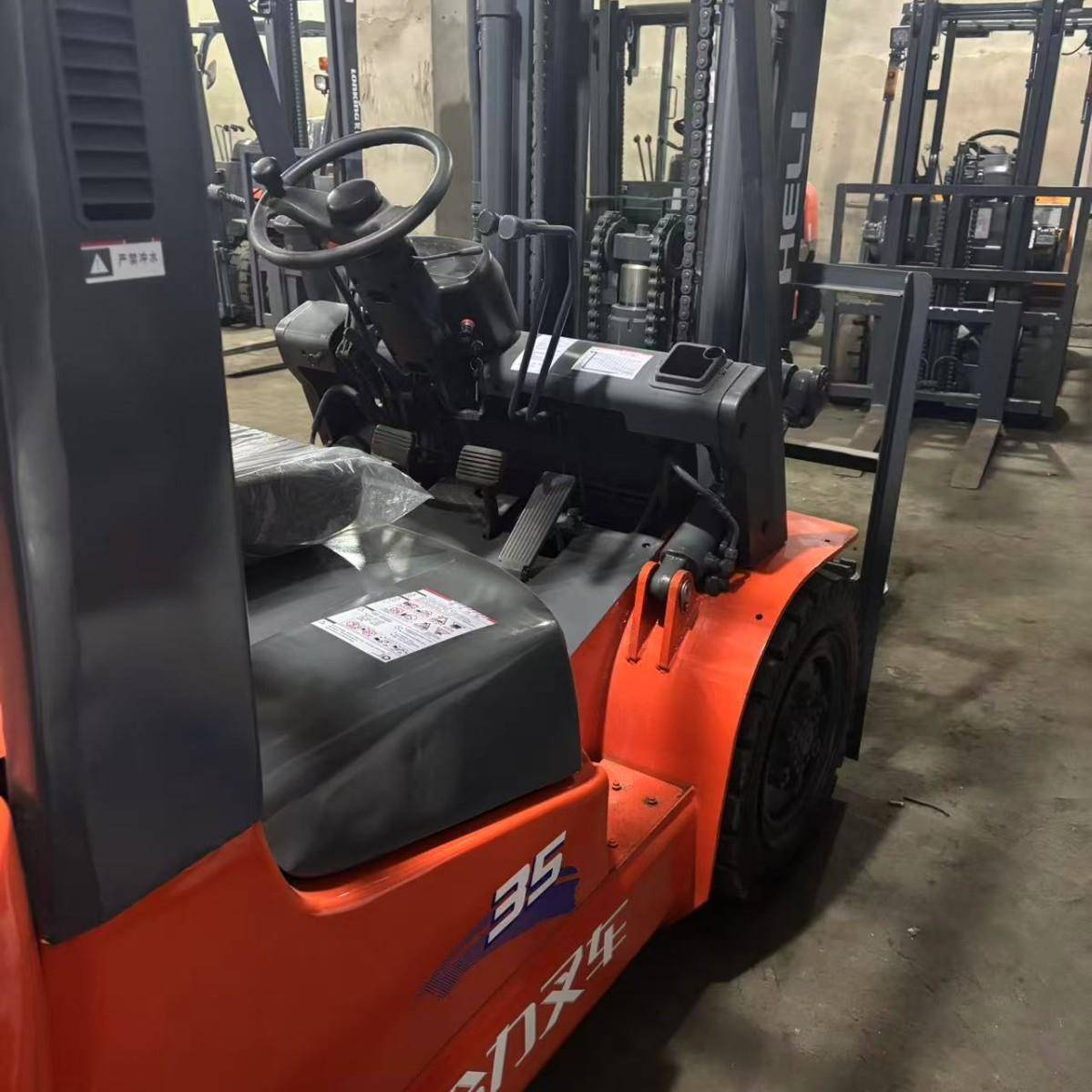 柴油叉车.5吨级节4.5米价格实惠车况很好