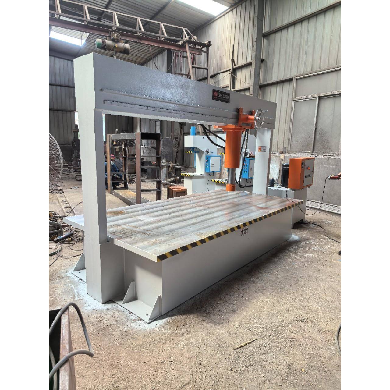 移动龙门液压机,100吨龙门框架式油压机,200吨龙门压力机