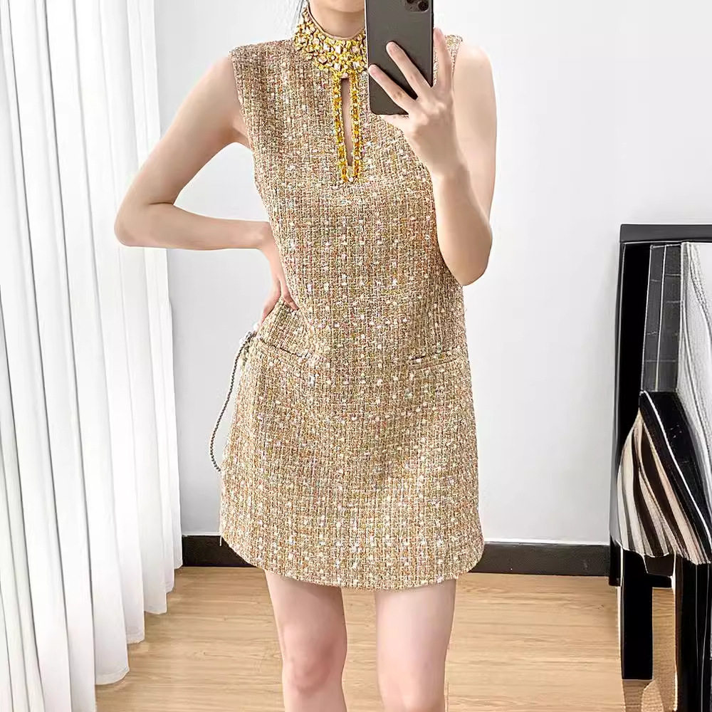 越南小众2026秋粗花呢连衣裙小礼服裙设计感重工钉珠轻奢女装1705