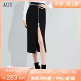 Черная цветная приталенная осенняя дизайнерская юбка, европейский стиль, 2023, тренд сезона, облегающий крой, с акцентом на бедрах