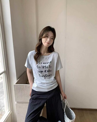 2026夏装新款纯欲别致字母印花短袖T恤女宽松圆领上衣女