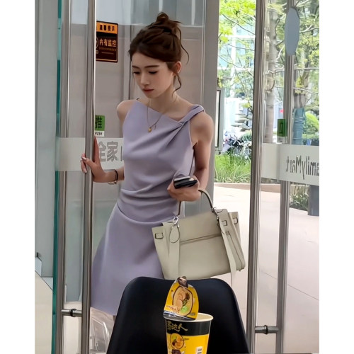 约会高端气质穿搭26年初夏设计扭结吊带连衣裙女新款背心A字短裙