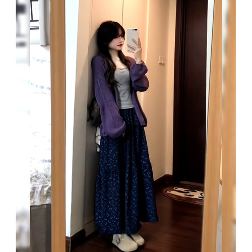 2026年秋季新款温柔甜美风紫色针织毛衣内搭吊带碎花半身裙三件套