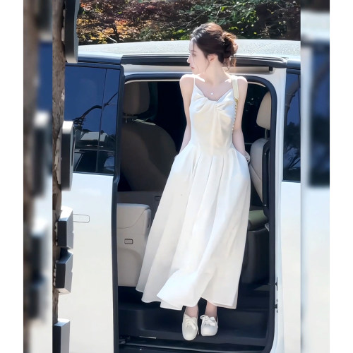 初恋白月光女神范氛围感吊带连衣裙女26年夏季日常收腰A字长裙子