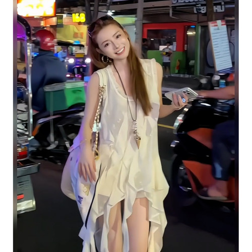 2026夏季新款度假风无袖雪纺连衣裙女不规则荷叶边飘逸仙女长裙