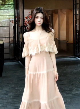 温柔风蕾丝拼接荷叶边吊带一字领漏肩连衣裙女初夏收腰显瘦长裙子