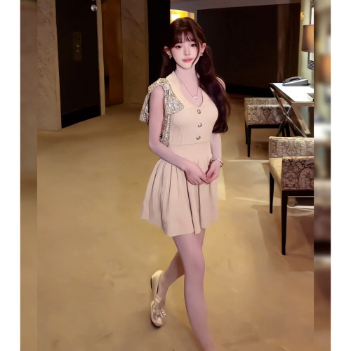小香风气质法式设计感无袖背心连衣裙女今年流行夏季小个子压褶裙