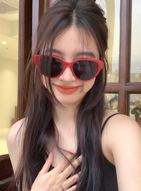 馨帮帮 可爱蝶形太阳眼镜韩版高级感百搭防紫外线开车护眼墨镜女