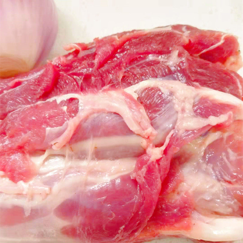 散养现杀新鲜去皮去骨小山羊后腿肉排酸肋排热气羊肉涮烤140包邮