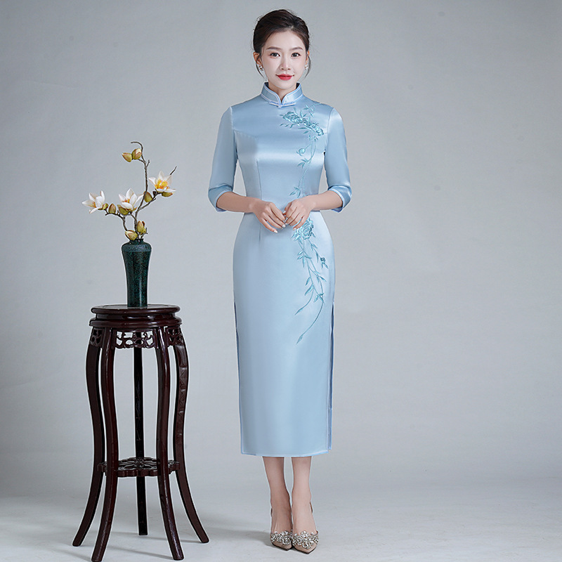 高端刺绣2025年春季新款喜妈妈婚宴礼服年轻款醋酸缎旗袍日常