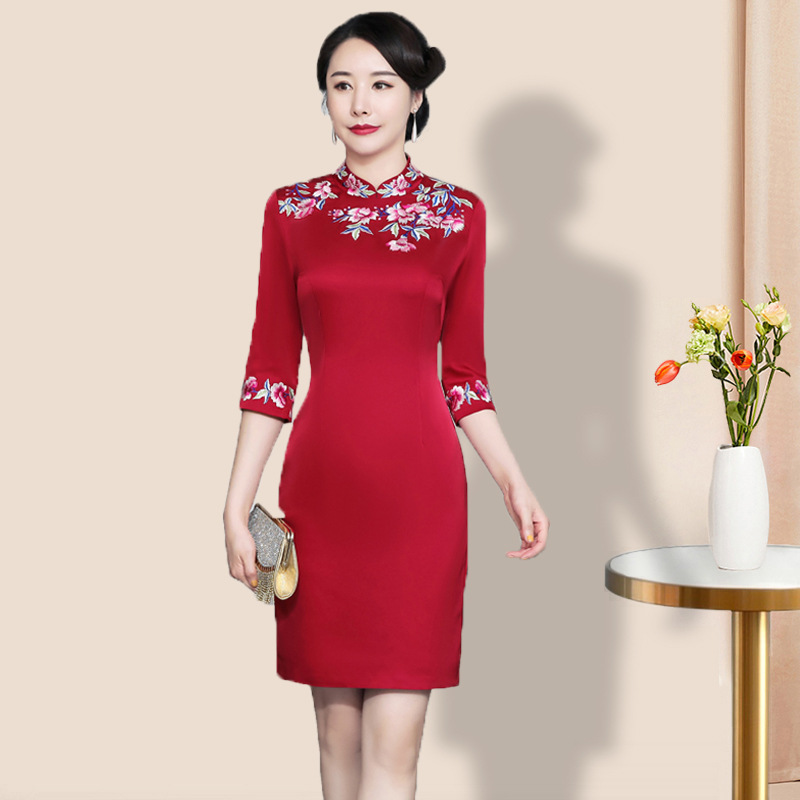 婚礼妈妈礼服春秋季连衣裙洋气喜婆婆丈母娘婚礼服年轻款修身