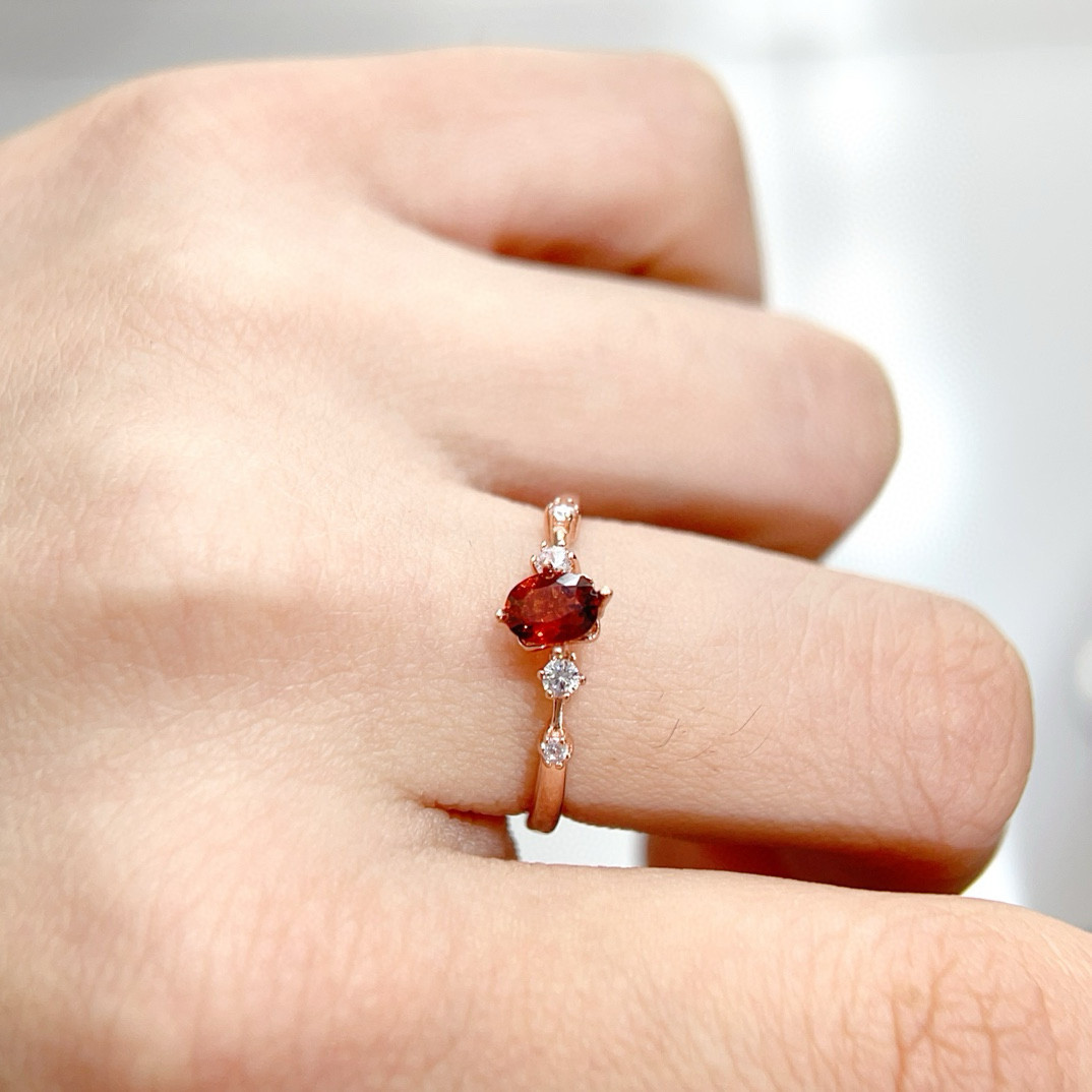 天然石榴石指环2024年新款开口设计红宝石戒指女小众时尚个性镶嵌