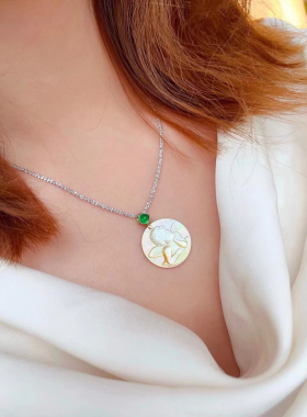 祖母绿+深海彩贝吊坠温柔又大方的气质款非常百搭耐看18k金镶嵌