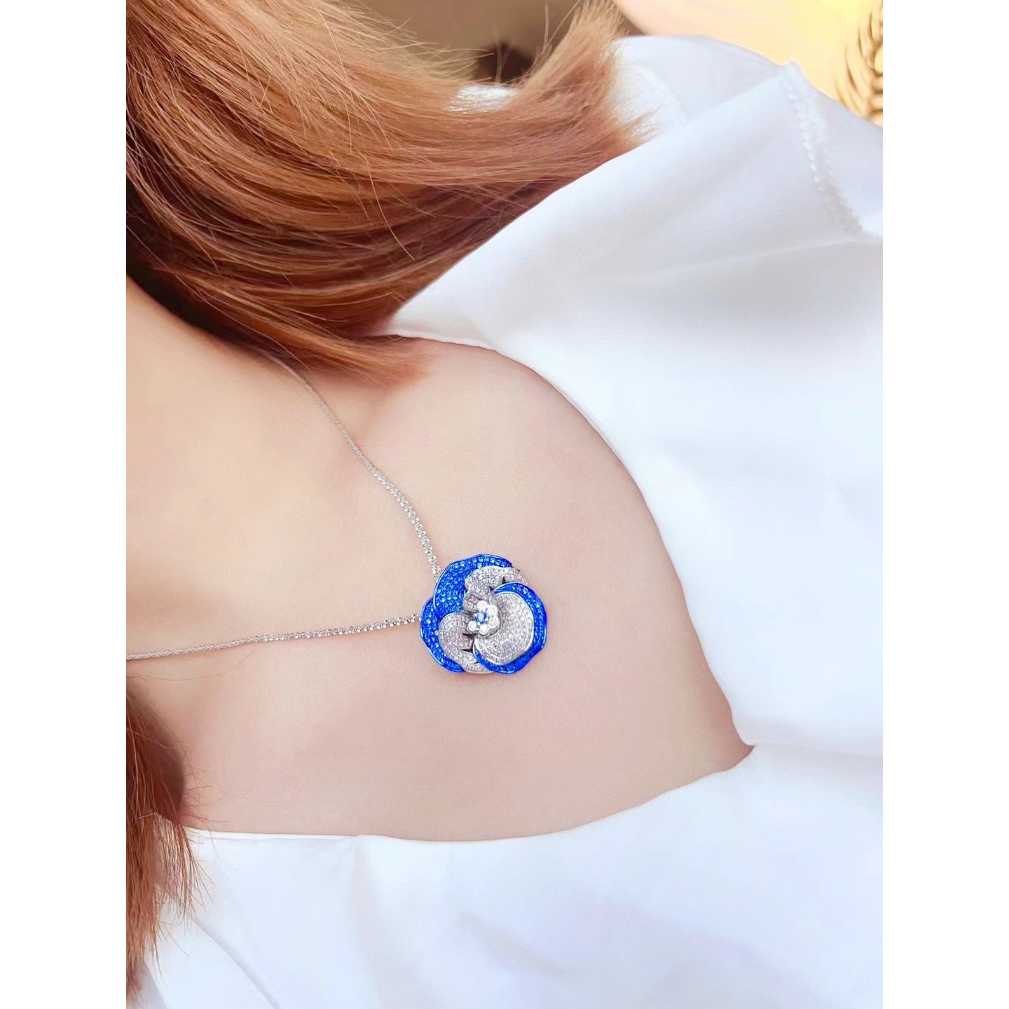 18K金镶嵌天然钻石吊坠女款玫瑰花项链锁骨链时尚百搭送女友礼物