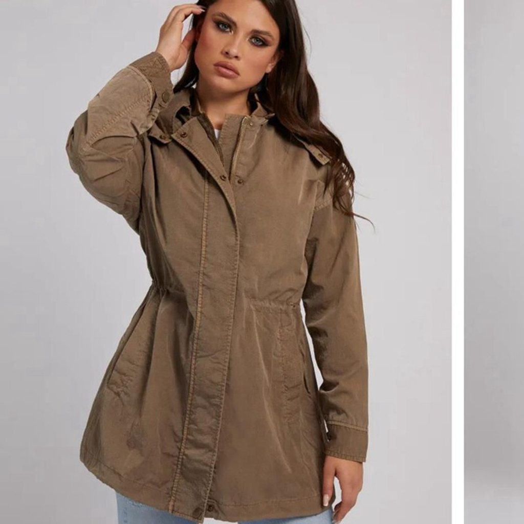 宽松廓版可收腰中长款风衣女