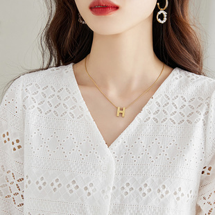 绣花镂空白衬衫女五分袖2024夏季新款小个子短款上衣纯棉v领衬衣
