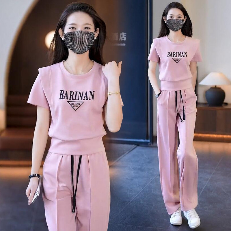 여성을위한 느슨한 캐주얼 라운드 넥 반팔 스트레이트 팬츠 2 피스 세트 2024 여름 새로운 다목적 연령 감소 운동복