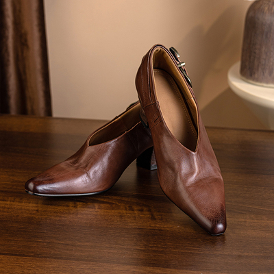 头层马皮~尖头粗跟单鞋皮鞋