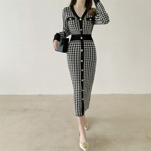 RM22787#复古气质V领千鸟格设计修身显瘦单排扣长袖针织连衣裙女